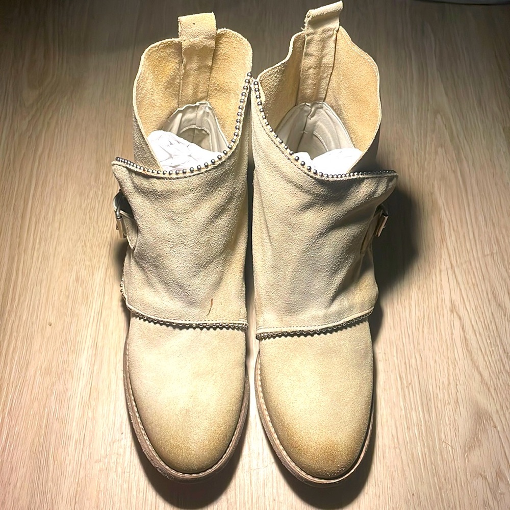 Ovye Creamy Leather Wrap Around Size 38 Made in Italy US size 7.5 Boots